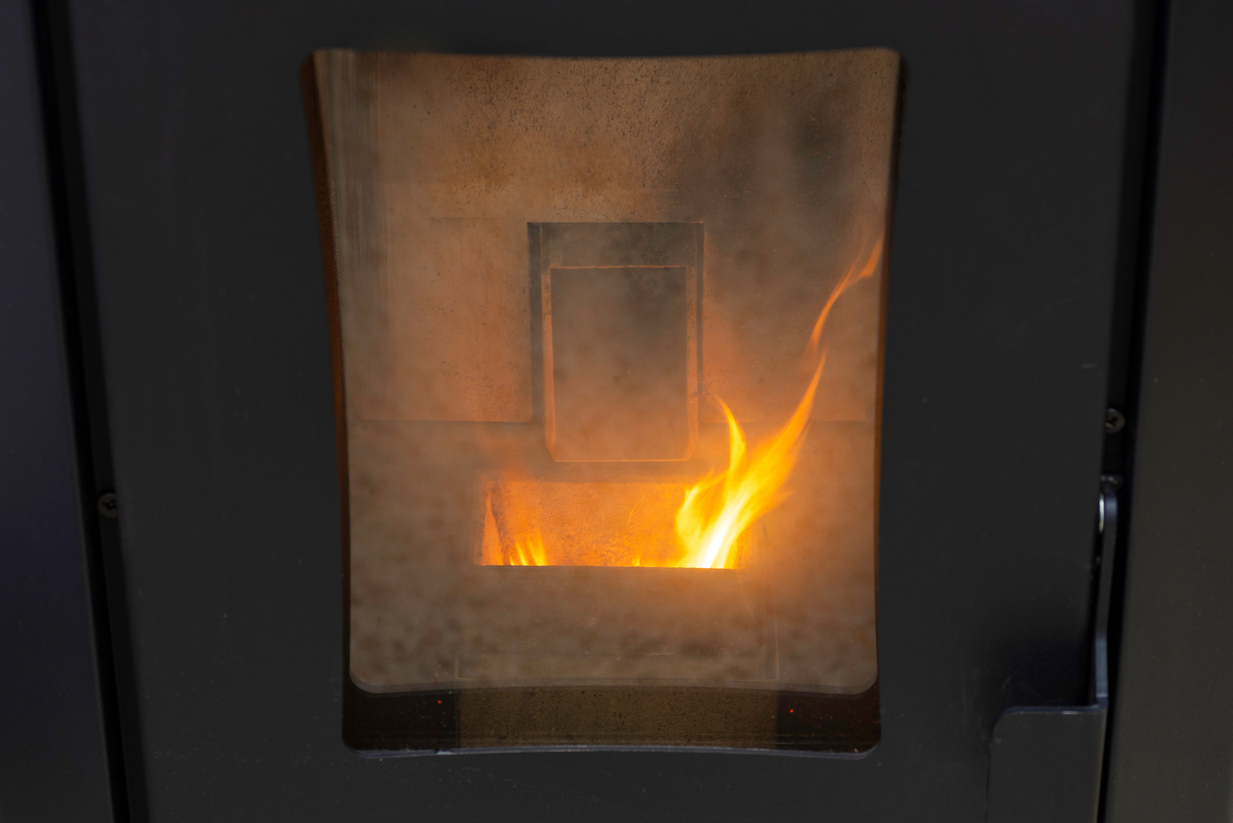 Dormir con la estufa de pellets encendida (1)